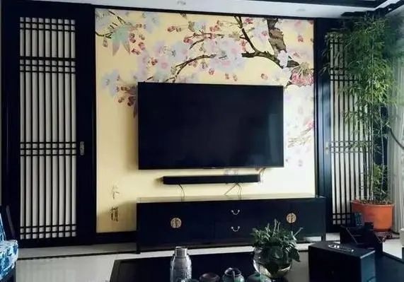 參觀朋友的新家，這新房算是毀了，裝得跟靈堂一樣，不信大家瞧