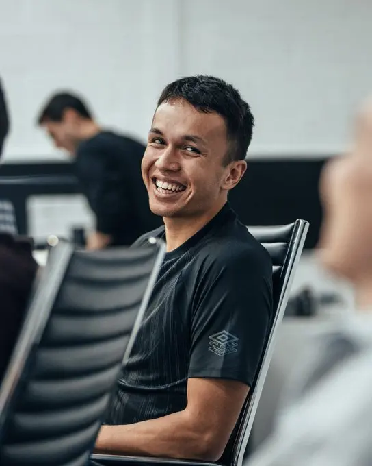 阿爾本首次以F1車手的身份來到威廉姆斯基地