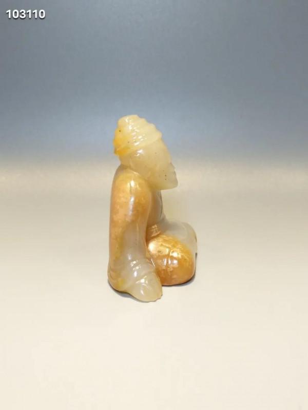 坐人流行於：漢和田玉