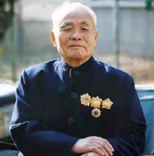 1982年杜義德退居二線後，向組織上提一請求，鄧公：你不要湊熱鬧