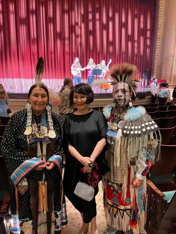 靳羽西：祖師奶奶級名媛，從150美元到億萬身家，30年前紅極一時