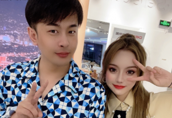 辛選女主播公司門口直播要求解除合同,辛巴擔心蛋蛋嫁不出去 辛選女主播公司門口直播要求解除合同,辛巴擔心蛋蛋嫁不出去