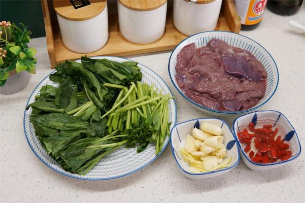 秋季,菠菜和豬肝真是絕配,含鐵元素充足,常吃元氣滿滿過秋天 秋季,菠菜和豬肝真是絕配,含鐵元素充足,常吃元氣滿滿過秋天