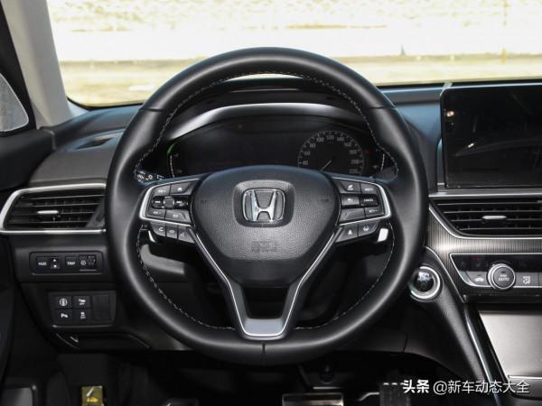 2022款定價16.98萬起，能力均衡優秀，實拍雅閣