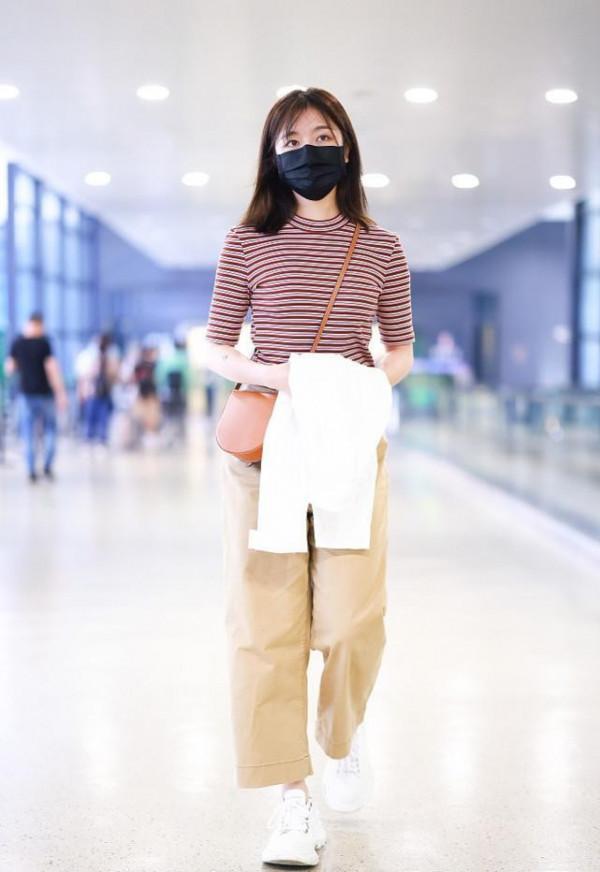 李蘭迪《山河表裡》路透曝光,穿學生裝太青春了,生圖讓人好心動 李蘭迪《山河表裡》路透曝光,穿學生裝太青春了,生圖讓人好心動