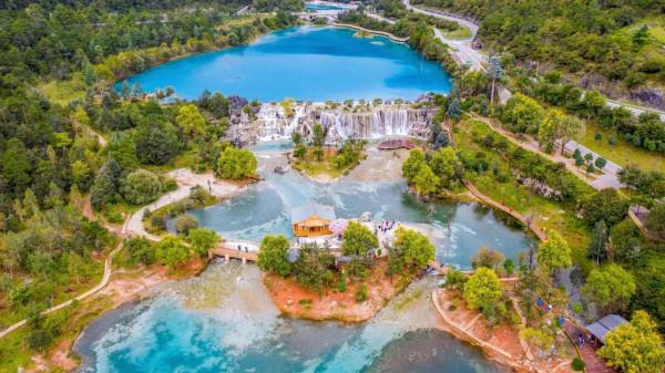 玉龍雪山腳下的隱秘山谷，消失地平線裡的藍月亮山谷真的很美很美
