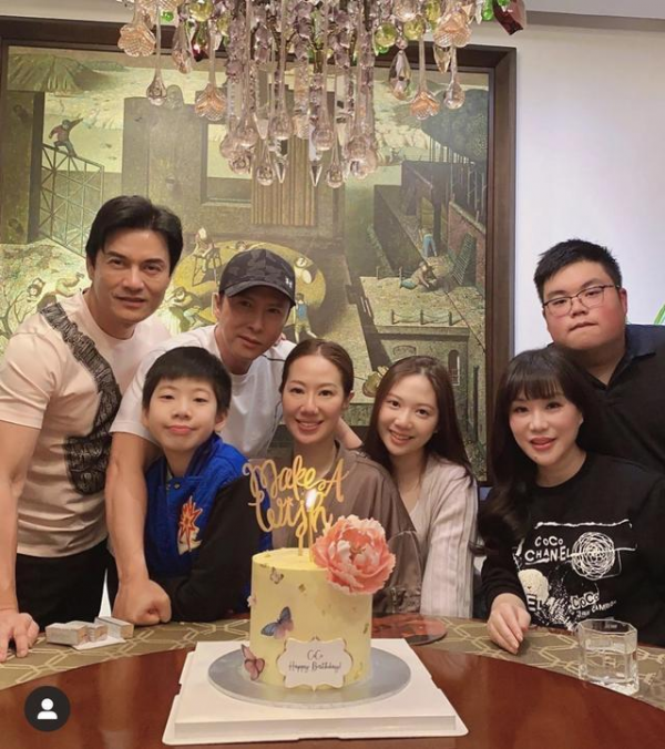 甄子丹17歲女兒曬美照，收99朵玫瑰疑戀愛，呂良偉兒子已暗戀多年