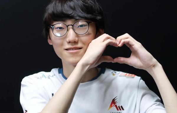 LOL轉會期吃瓜繼續！UZI和Crisp加入IG！小明和Knight轉戰TES