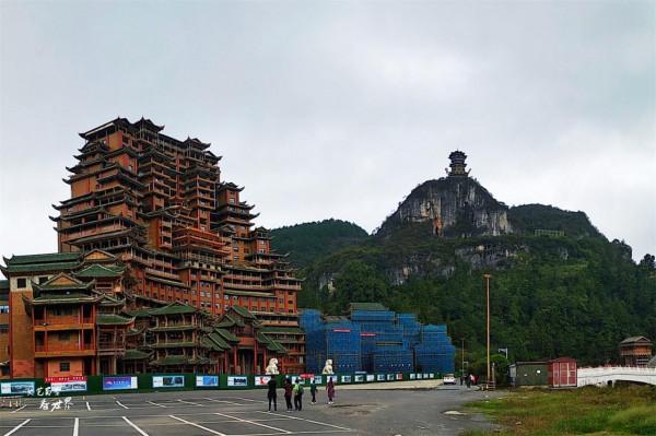 貴州一貧困縣,舉債2億建“天下第一水司樓”,是拆是留引人關注 貴州一貧困縣,舉債2億建“天下第一水司樓”,是拆是留引人關注