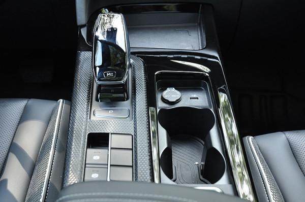 感受一汽奔騰T55:看上去很硬朗 其實非常舒適 感受一汽奔騰T55:看上去很硬朗 其實非常舒適