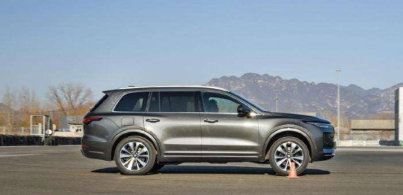 理想ONE的彈射起步為什麼要啟動發動機？