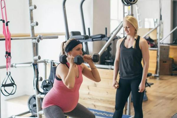 懷孕期間，為啥有的孕婦胖全身，有的卻只胖肚子？主要和三點有關