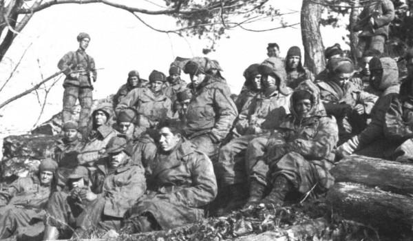 “三三制”拍出來不好看？密集衝鋒的“人海戰術”就好看了嗎？