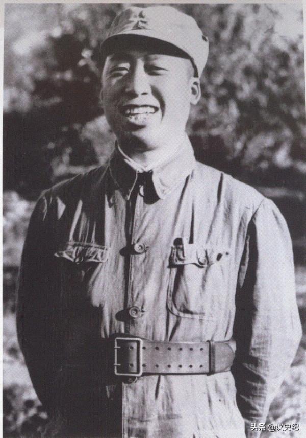 他是軍隊的建立人之一，卻無任何軍銜，林彪稱他有資格被授予元帥