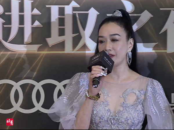 搜狐盛典:阿嬌發福婁藝瀟臉垮,李若彤秀馬甲線,AB壓軸驚豔全場 搜狐盛典:阿嬌發福婁藝瀟臉垮,李若彤秀馬甲線,AB壓軸驚豔全場