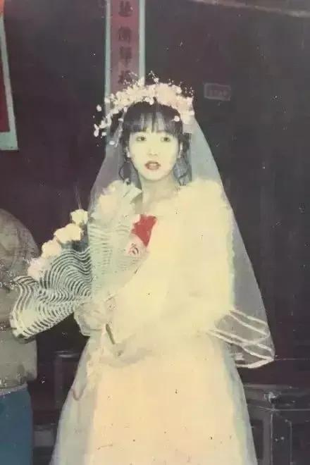 &OpenCurlyDoubleQuote;媽，你當初是怎麼看上我爸的？&rdquo;網友曬父母結婚照，讓人笑劈了