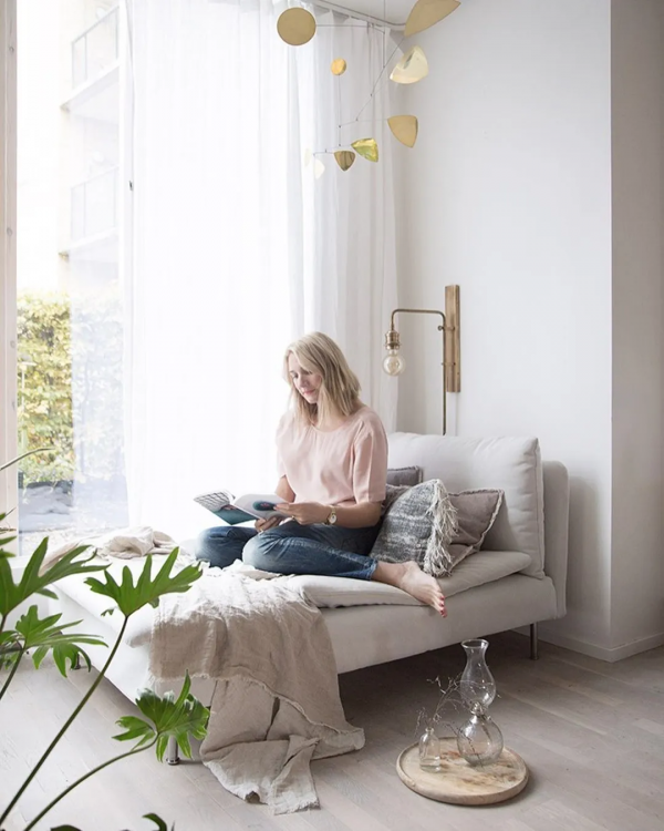 客廳不放沙發、茶几！反用這些，顏值美炸又省空間