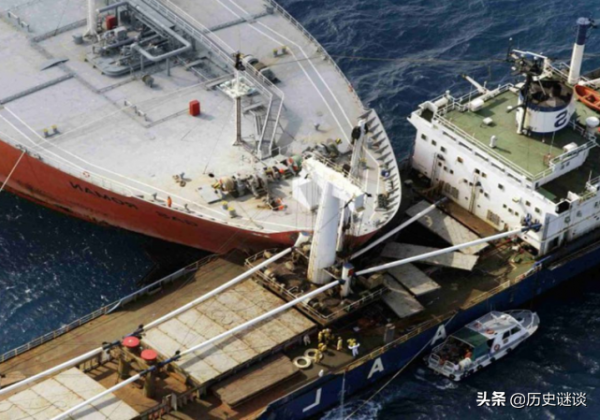 26噸艦載機降落航母時，拉斷阻攔索，直接抽斷8名美軍雙腿