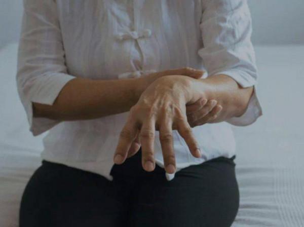 經常&OpenCurlyDoubleQuote;手麻&rdquo;的人要注意了，可能出現了4種問題，不要忽視