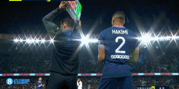 說了什麼？梅西被換下時，被抓拍到衝波切蒂諾撇嘴的表情