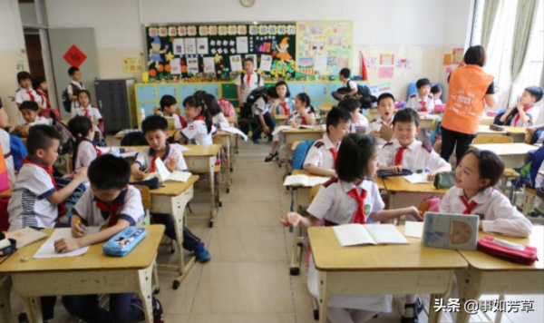 警惕兒童舞蹈班,父母一個疏忽,女兒被教了奇怪的“舞蹈動作” 警惕兒童舞蹈班,父母一個疏忽,女兒被教了奇怪的“舞蹈動作”