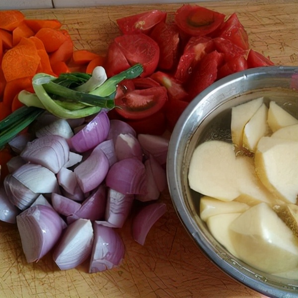 冬季女性多吃：豬肝，牛肉，紅豆，南瓜，花生補氣補血養生美容