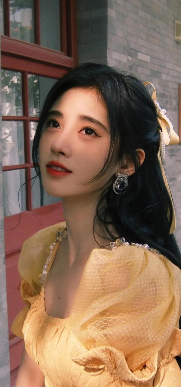 鞠婧禕 小黃裙 桌布 鞠婧禕 小黃裙 桌布