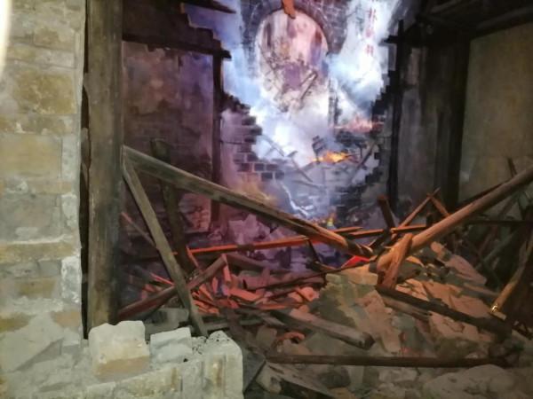 銘記歷史，永遠革命