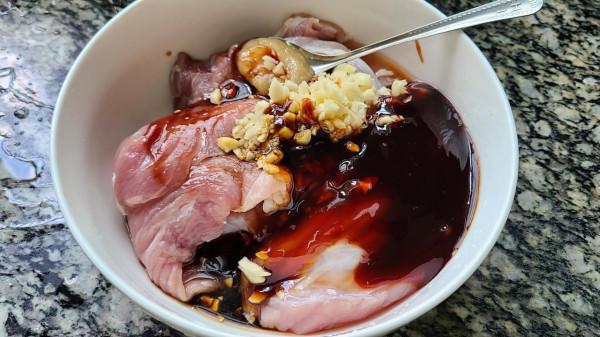 蜜汁叉燒，是廣東很出名的一道菜，好吃又好看，太香了