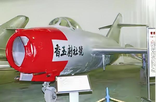 常香玉65歲演出,觀眾的熱情像極了野性消費的網友,卻累壞了大師 常香玉65歲演出,觀眾的熱情像極了野性消費的網友,卻累壞了大師