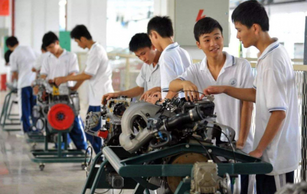 有關部門釋出通知，職校生實習有了新保障，家長的顧慮又少了一重