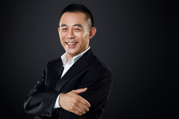 兩任前妻70後,情人80後,三婚又娶90後,是因為侯勇有錢就變壞? 兩任前妻70後,情人80後,三婚又娶90後,是因為侯勇有錢就變壞?