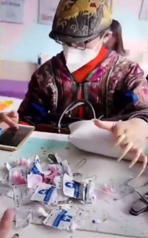 “孔雀公主”楊麗萍:63歲無兒無女,30年不吃米飯,指甲已留40年 “孔雀公主”楊麗萍:63歲無兒無女,30年不吃米飯,指甲已留40年