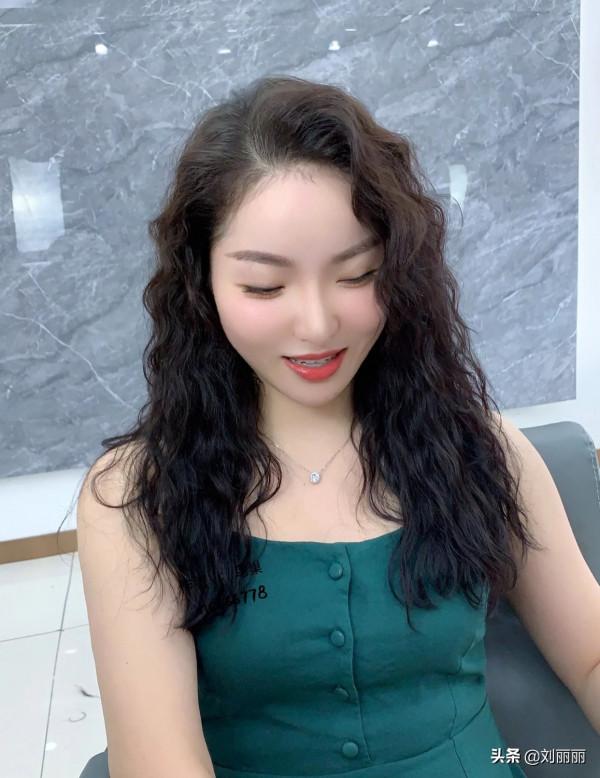 女人過了30歲，燙捲髮洋氣時尚不落伍，美到讓你想不到