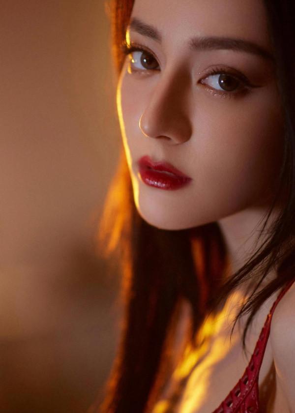 熱巴美出圈的禮服造型