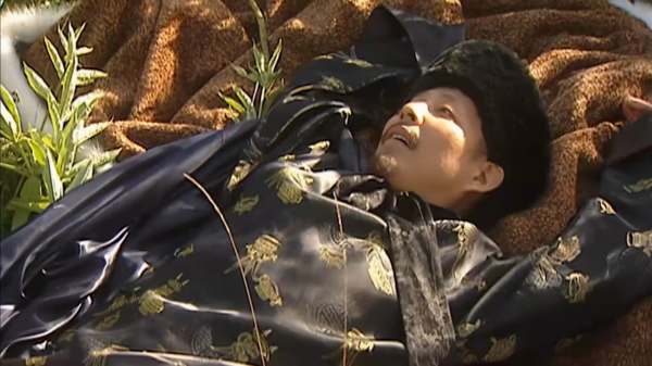 看《康熙王朝》才懂寶日龍梅的一抹&OpenCurlyDoubleQuote;精血&rdquo;，終究還是算計了康熙