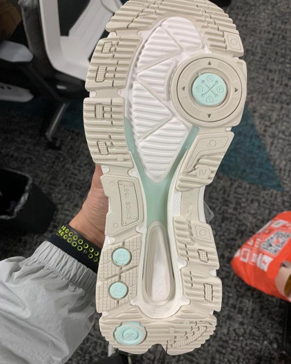 不止李寧和安踏！匹克新款很亮眼，特步休閒鞋崛起，361的也超帥