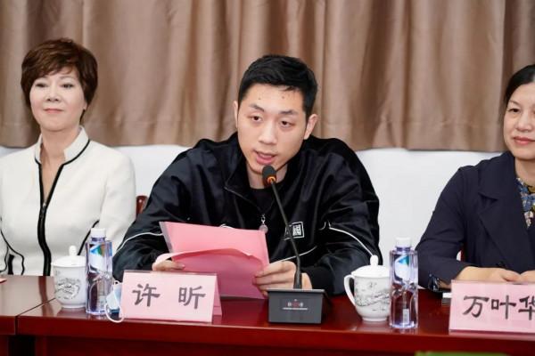 今天,許昕重回寶山母校 今天,許昕重回寶山母校