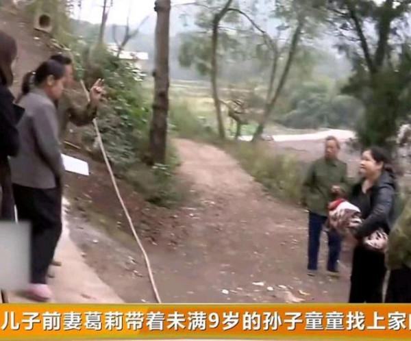 男子死後留下60萬遺產，前妻帶娃上門要錢，爺爺：你自己看鑑定書