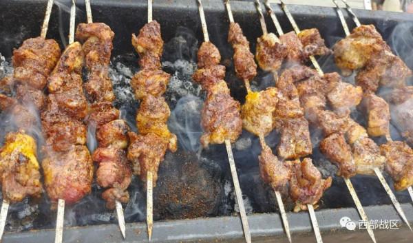 看!邊防官兵的恆溫菜窖和花樣套餐 看!邊防官兵的恆溫菜窖和花樣套餐