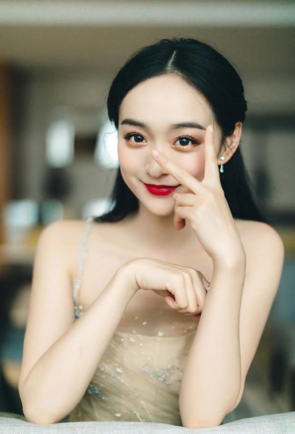 中國內地女演員何泓姍