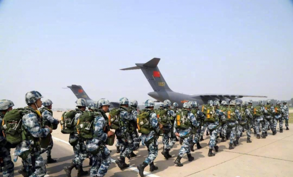 可以空降的自行火炮，中國空降兵的特殊裝備，機動與火力的結合