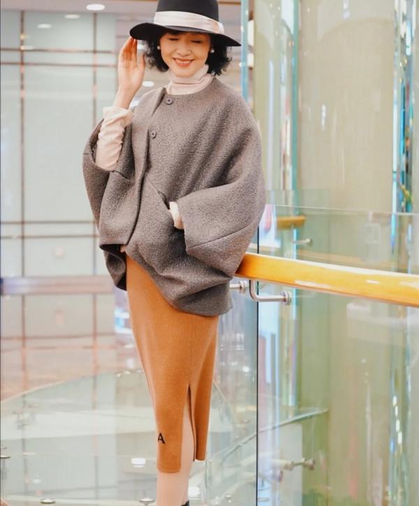 誰說老年人怎麼打扮也沒用,看看61歲的時尚奶奶,氣質吊打年輕人 誰說老年人怎麼打扮也沒用,看看61歲的時尚奶奶,氣質吊打年輕人