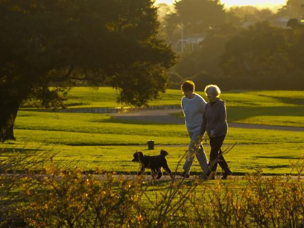 心絞痛患者夏季要注意防暑降溫 日常可適量飲用含鹽水 心絞痛患者夏季要注意防暑降溫 日常可適量飲用含鹽水