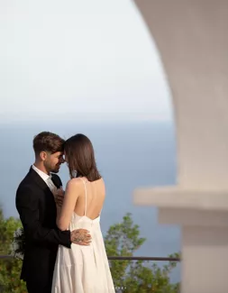 老佛爺離世前“最後一位靈感繆斯”：這是人類可以擁有的美貌嗎？