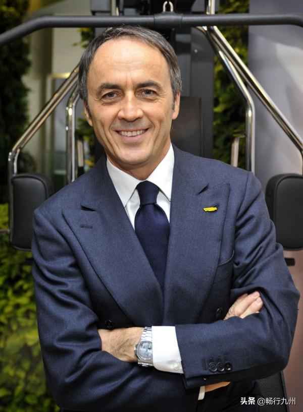 Dior 與全球知名運動裝備品牌 Technogym 合作推出奢華健身系列 Dior 與全球知名運動裝備品牌 Technogym 合作推出奢華健身系列