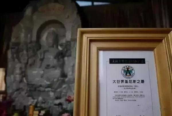 欠債2000萬賭石，雕出來的觀音，獲“吉尼斯紀錄”！5億都不賣