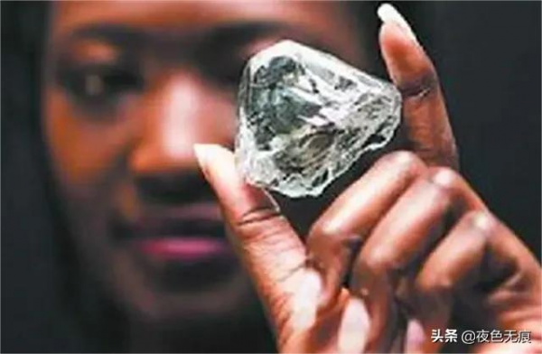 為何沒人再吹捧曼德拉了?看看如今的南非,30年前可是發達國家 為何沒人再吹捧曼德拉了?看看如今的南非,30年前可是發達國家