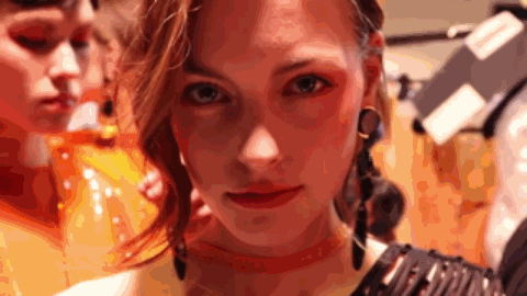 Armani Privé經典高定系列：不同深淺的橙色，演繹東方美學