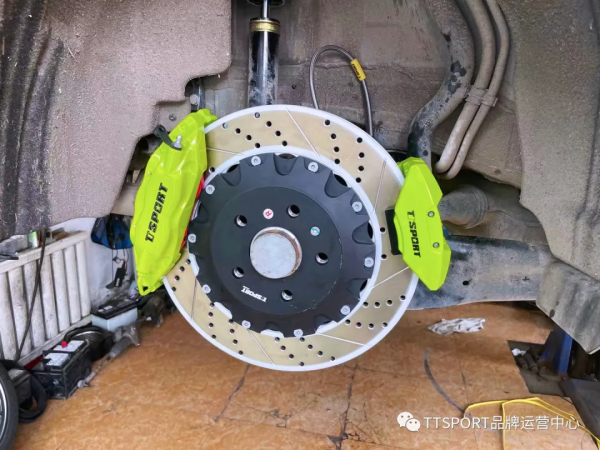 改裝案例 | 奧迪A3升級TTSPORT前六後四雙卡鉗剎車套裝 改裝案例 | 奧迪A3升級TTSPORT前六後四雙卡鉗剎車套裝